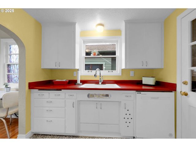 180 W 15TH Ave, Eugene, OR 97401