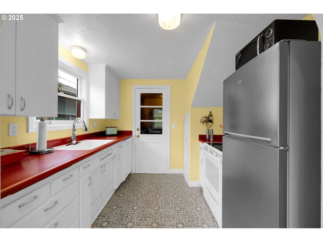 180 W 15TH Ave, Eugene, OR 97401