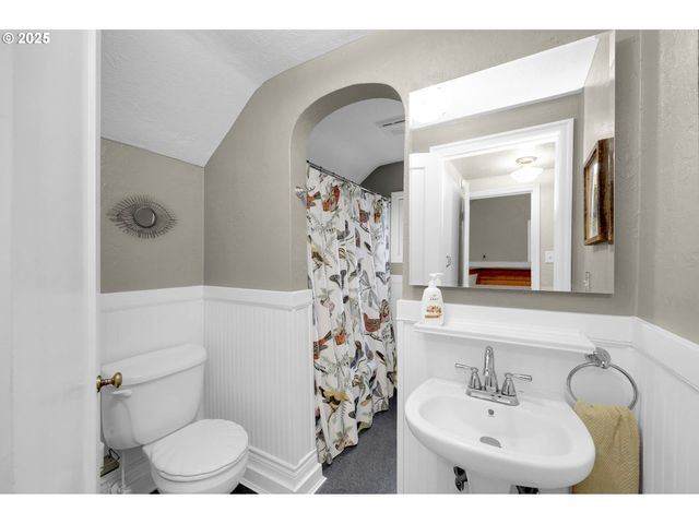 180 W 15TH Ave, Eugene, OR 97401