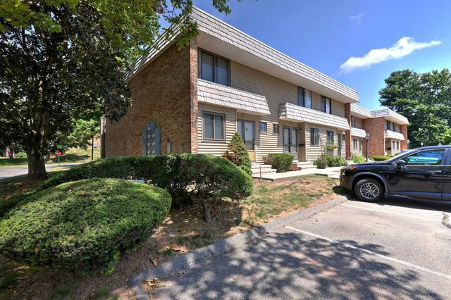 3 Cedarland Court 3, Cromwell, CT 06416