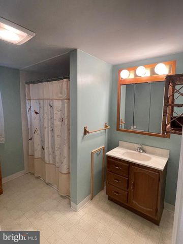 423 SUTHERLAND RD, Ewing, NJ 08618