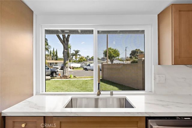 502 E Russell, Santa Ana, CA 92707