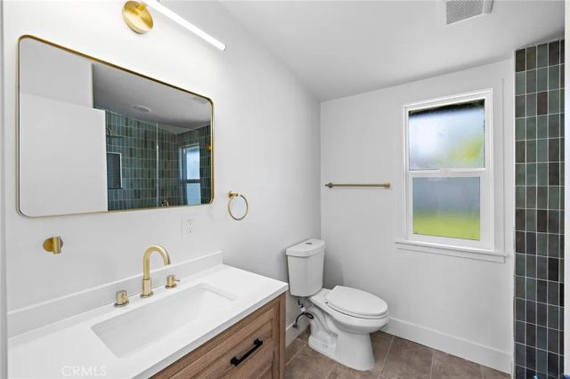 502 E Russell, Santa Ana, CA 92707