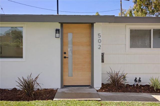 502 E Russell, Santa Ana, CA 92707