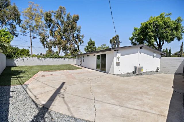 502 E Russell, Santa Ana, CA 92707