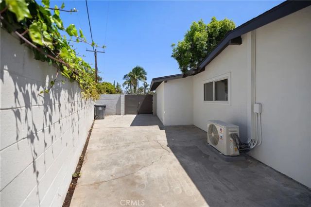 502 E Russell, Santa Ana, CA 92707