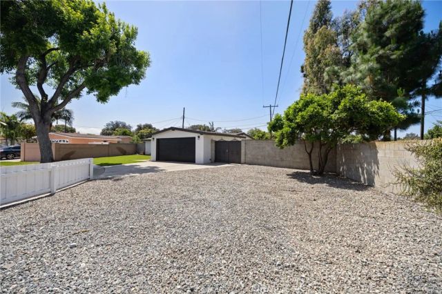 502 E Russell, Santa Ana, CA 92707
