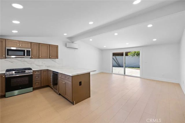 502 E Russell, Santa Ana, CA 92707