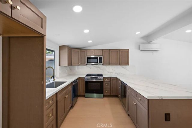 502 E Russell, Santa Ana, CA 92707