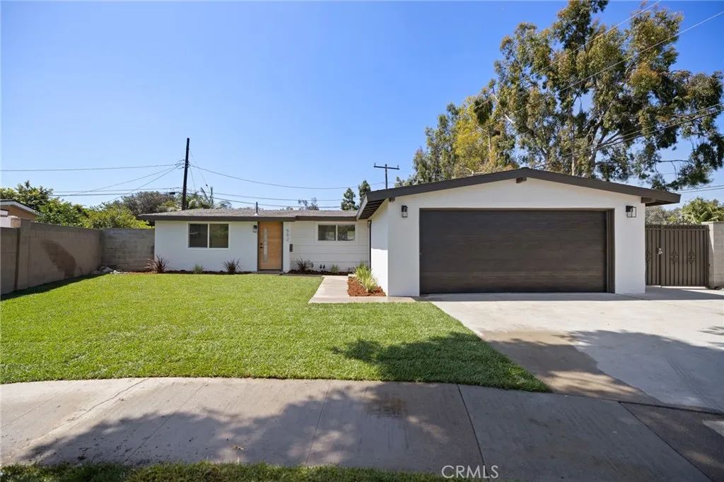 502 E Russell, Santa Ana, CA 92707