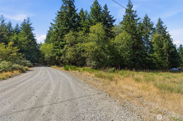 2041 E Rasor Rd, Belfair, WA 98528
