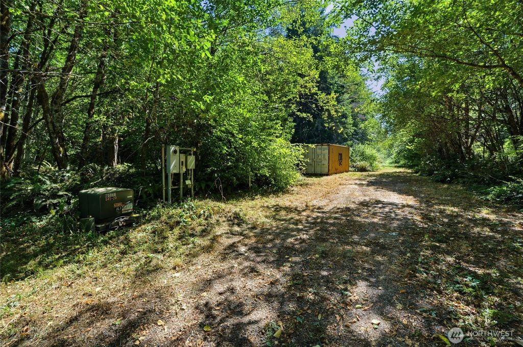 2041 E Rasor Rd, Belfair, WA 98528