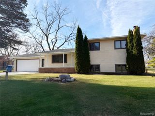 5106 Lakewood Drive, Mundy Township, MI 48439