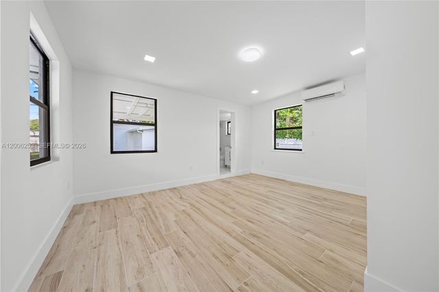 235 NW 127th St, North Miami, FL 33168