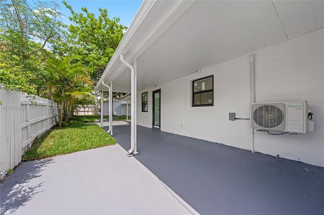 235 NW 127th St, North Miami, FL 33168