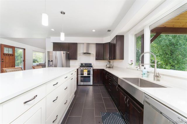 13800 12 Mile Road, South Lyon, MI 48178