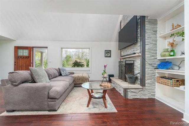 13800 12 Mile Road, South Lyon, MI 48178