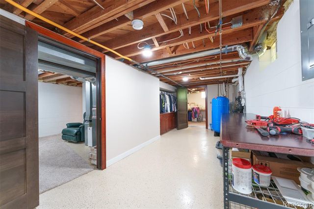 13800 12 Mile Road, South Lyon, MI 48178
