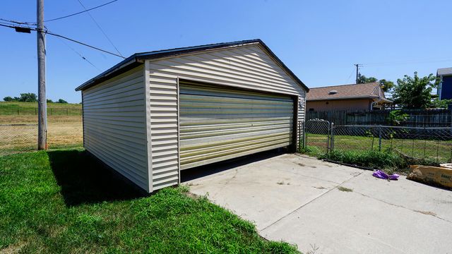 415 N 38TH Street, Council Bluffs, IA 51501