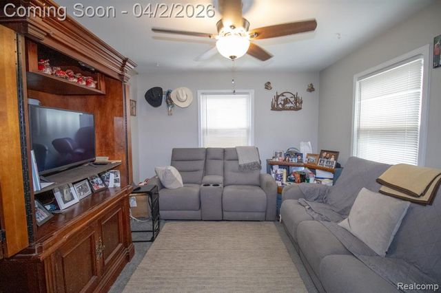 34294 Glover Street, Wayne, MI 48184