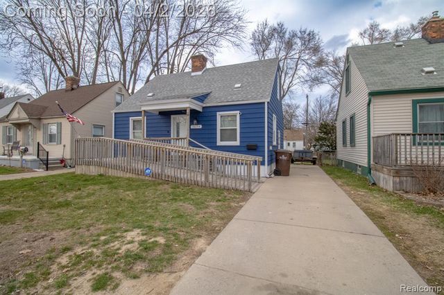 34294 Glover Street, Wayne, MI 48184