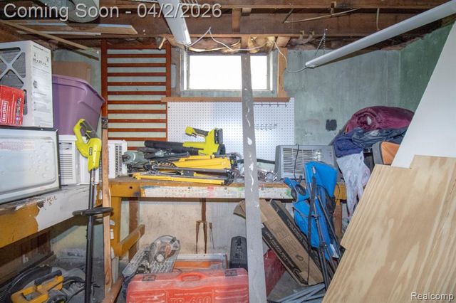 34294 Glover Street, Wayne, MI 48184