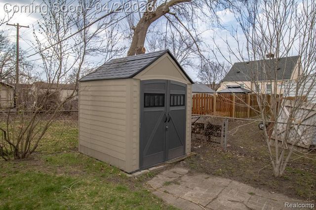 34294 Glover Street, Wayne, MI 48184