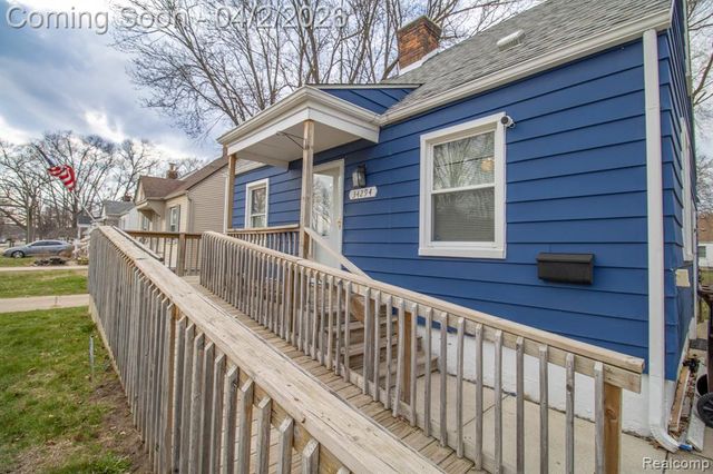 34294 Glover Street, Wayne, MI 48184