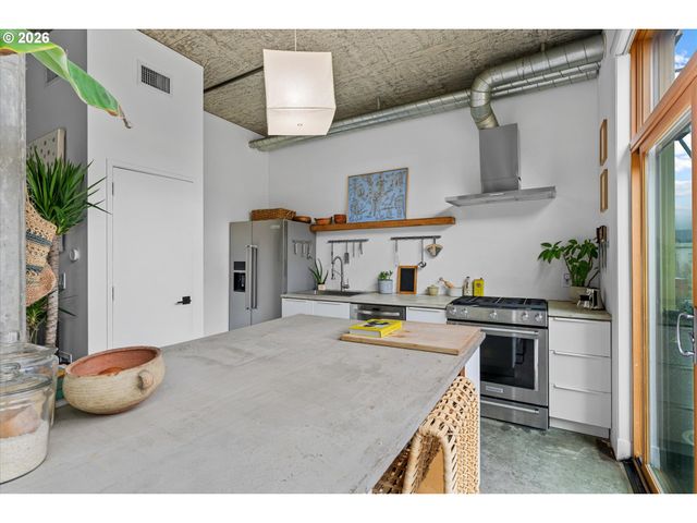 411 Nw FLANDERS St 805, Portland, OR 97209