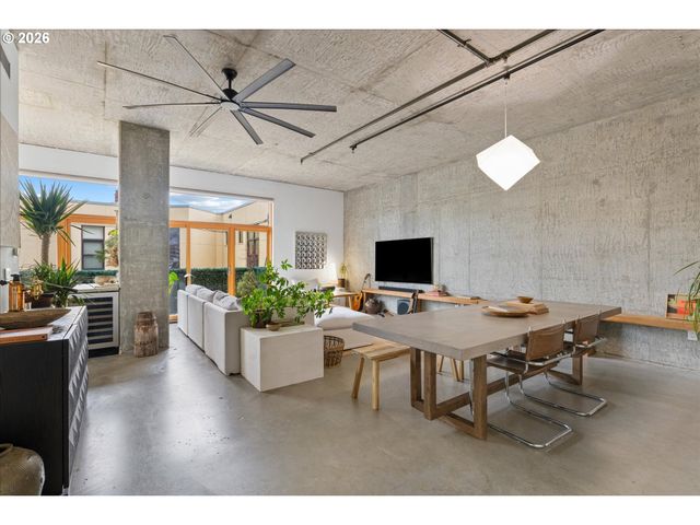 411 Nw FLANDERS St 805, Portland, OR 97209