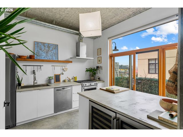411 Nw FLANDERS St 805, Portland, OR 97209