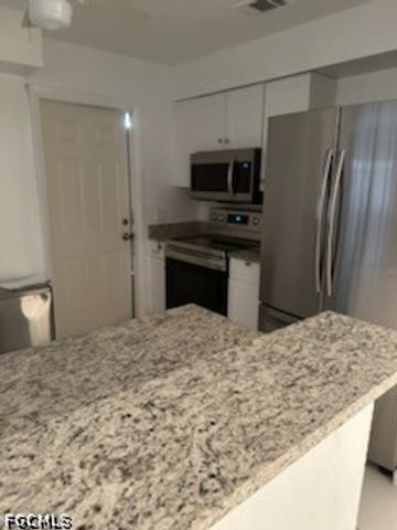 381 Melody CT, Fort Myers, FL 33916