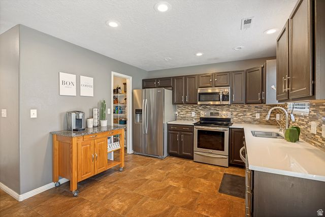 6802 W VALLEY MAPLE DR, West Jordan, UT 84081