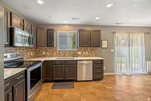 6802 W VALLEY MAPLE DR, West Jordan, UT 84081