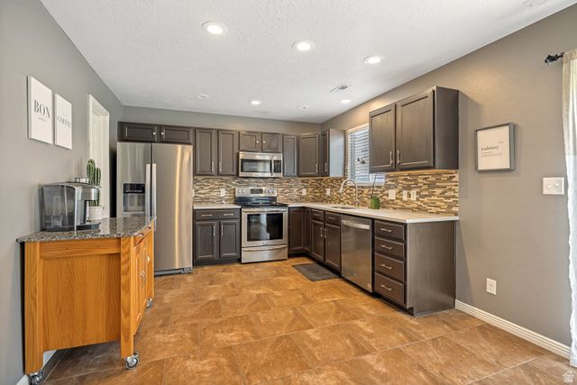 6802 W VALLEY MAPLE DR, West Jordan, UT 84081