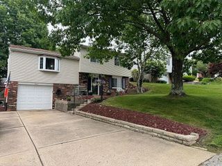 837 Joan Dr, N Versailles, PA 15137