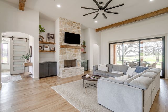 2001 Pinetree Post, Weatherford, TX 76087