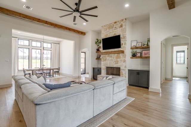 2001 Pinetree Post, Weatherford, TX 76087