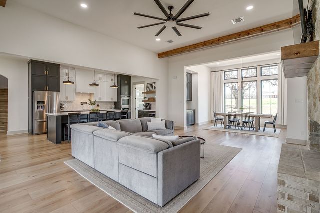 2001 Pinetree Post, Weatherford, TX 76087