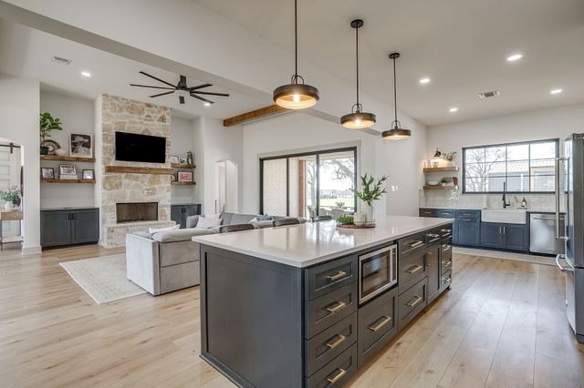 2001 Pinetree Post, Weatherford, TX 76087