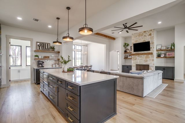 2001 Pinetree Post, Weatherford, TX 76087