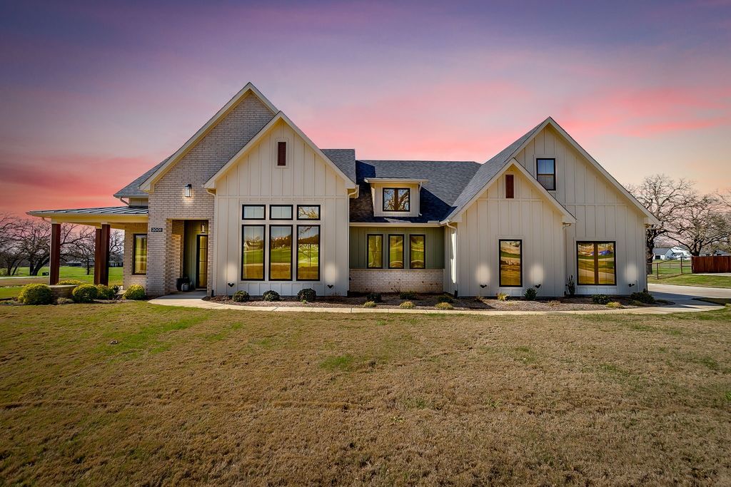 2001 Pinetree Post, Weatherford, TX 76087