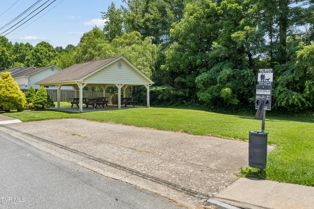 242 Main St Village Drive, Jonesborough, TN 37659