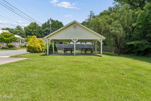 242 Main St Village Drive, Jonesborough, TN 37659