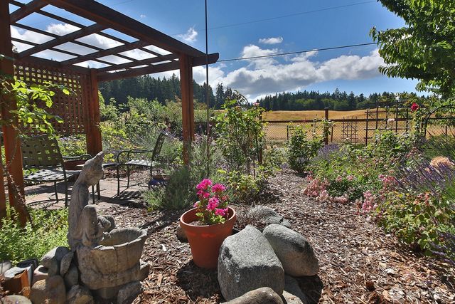 730 Gleason Ln, Langley, WA 98260