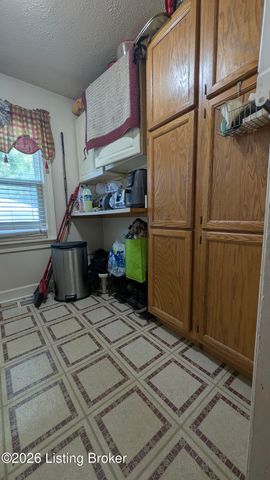 9813 Wilton Dr, Louisville, KY 40118