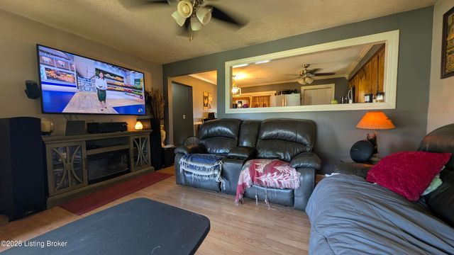 9813 Wilton Dr, Louisville, KY 40118