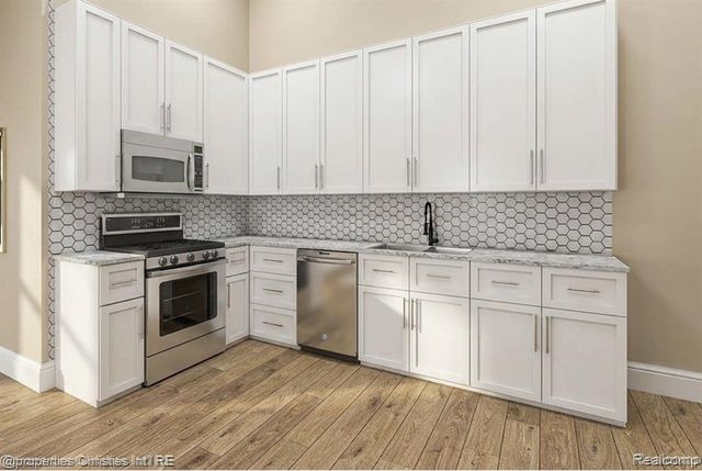 1111 Angara Drive 33, Rochester Hills, MI 48309