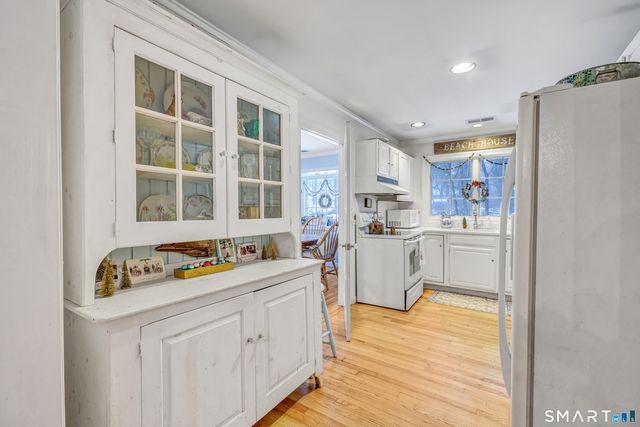 60 Clinton Avenue, Westport, CT 06880