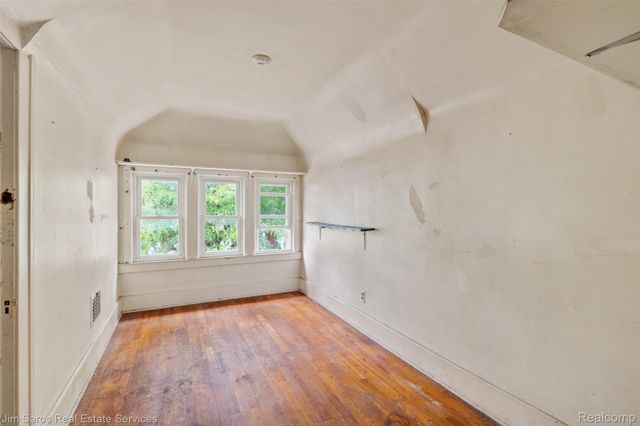 1360 Lakepointe Street, Grosse Pointe Park, MI 48230